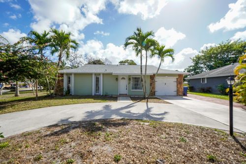 120 Swan Pkwy W, Royal Palm Beach, FL, 33411-2926 | Card Image