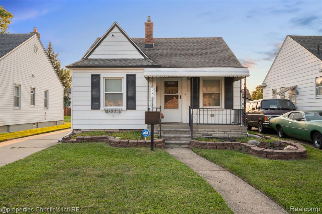 21st St, Wyandotte, MI 48192