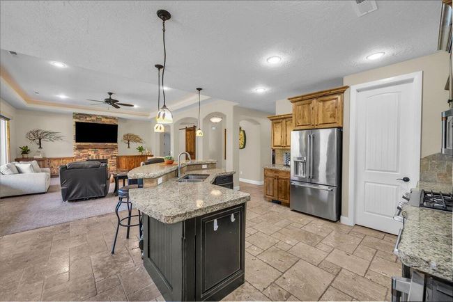 20-Bar/Eating Area - Great For Buffets | Image 19