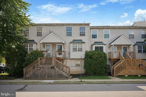 203 Mill St, BRIDGEPORT, PA, 19405-1066 | Card Image