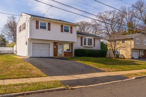 4 Estok Rd, Edison, NJ, 08817-4118 | Card Image