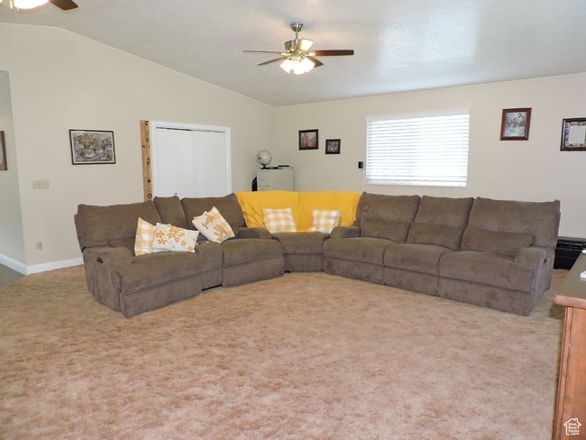 Great Room with Vaulted Ceilings | Image 19