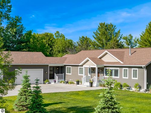 3390 Epps Ln, Traverse City, MI, 49686-6381 | Card Image