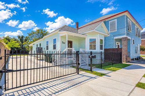 3823 Sealy St, Galveston, TX, 77550-3811 | Card Image