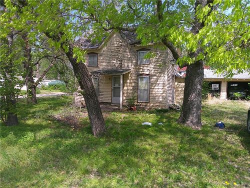 302 S Washington St, Toronto, KS, 66777-3344 | Card Image