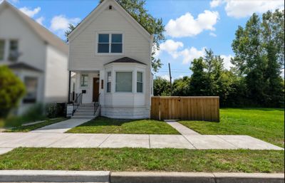 9011 S Dauphin Avenue, House other with 3 bedrooms, 2 bathrooms and null parking in Chicago IL | Image 1