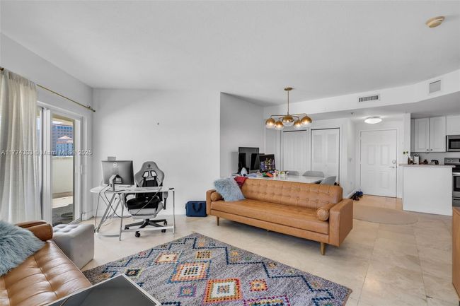 APT-207 - 1627 Sw 37 Th Ave, Condo with 2 bedrooms, 2 bathrooms and null parking in Miami FL | Image 8