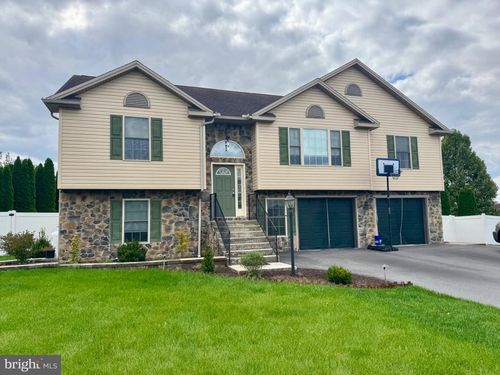 203 Grayson Cir, Shippensburg, PA, 17257-8796 | Card Image