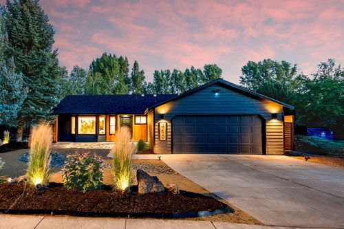 760 Ne Oak Pl, Redmond, OR, 97756-8573 | Card Image