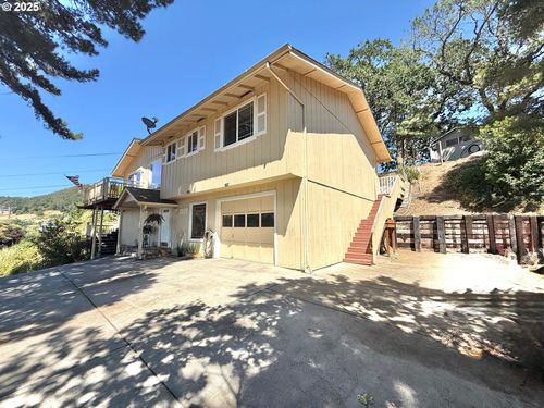 2071 Nw Motah St, Roseburg, OR, 97471-6021 | Card Image