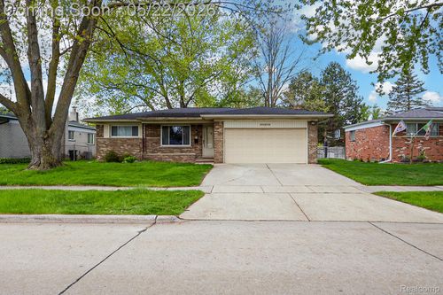30809 Elmhurst Dr, Madison Heights, MI, 48071-2291 | Card Image