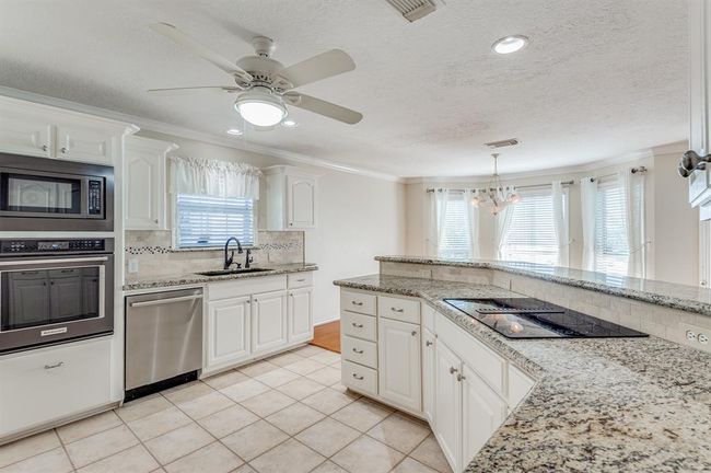 341 Sam Houston Loop, House other with 3 bedrooms, 2 bathrooms and 4 parking in Pointblank TX | Image 11