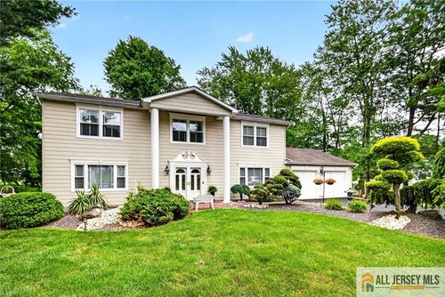 3 Driftwood Ct, Monroe, NJ, 08831-8571 | Card Image