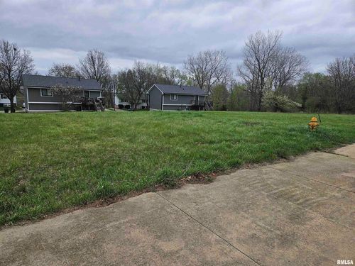 000 Pacific St, Davenport, IA, 52804 | Card Image