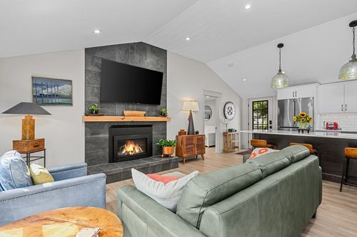 9 Locust Ave, West Barnstable, MA, 02668-1105 | Card Image