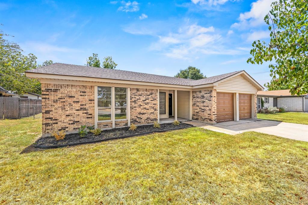 Augusta Rd, Benbrook, TX 76126