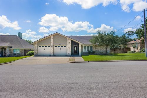 850 Whispering Oaks Dr, Giddings, TX, 78942-4438 | Card Image
