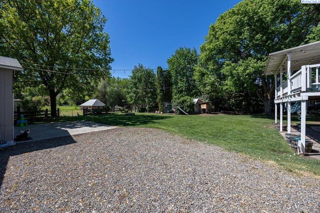 805 Babs Ave, Home with 4 bedrooms, 2 bathrooms and null parking in Benton City WA | Image 35