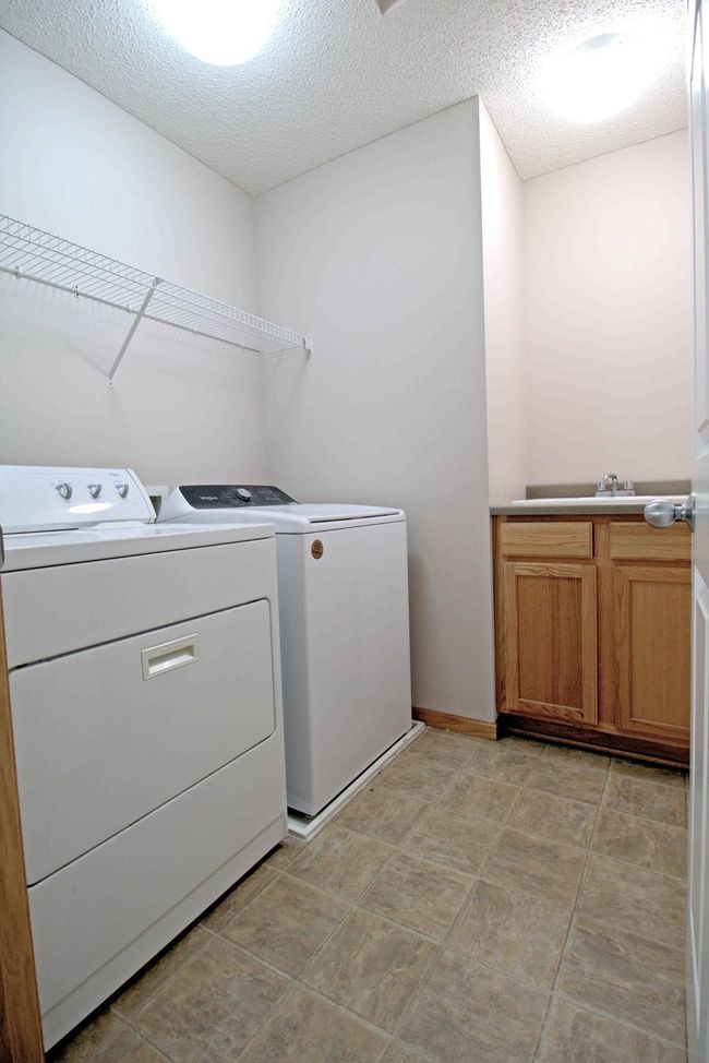 Main laundry Upstairs - See Basement laundry next | Image 17