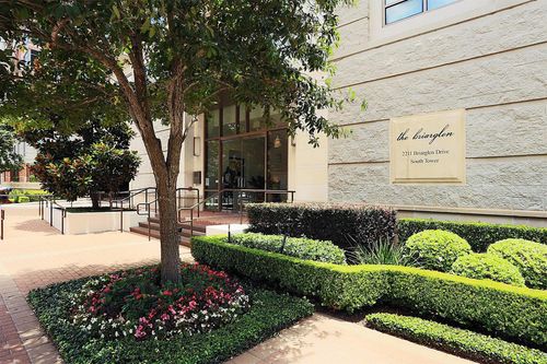 310-2211 Briarglen Dr, Houston, TX, 77027-3717 | Card Image
