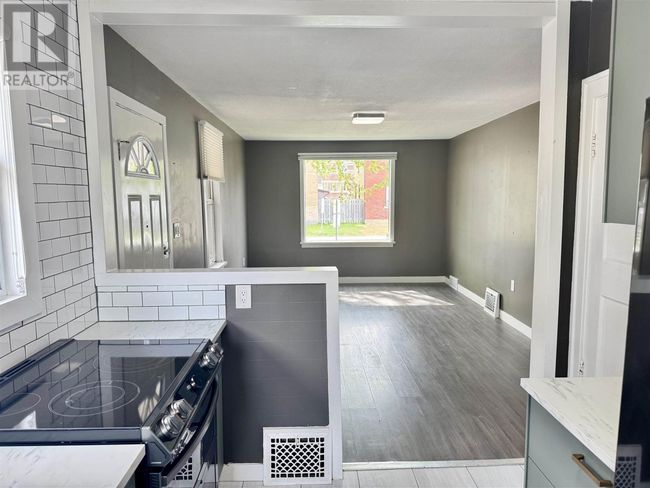 240 Mckellar St S, Home with 3 bedrooms, 1 bathrooms and null parking in Thunder Bay ON | Image 6