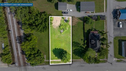 217 E Park St, Guthrie, KY, 42234-6042 | Card Image