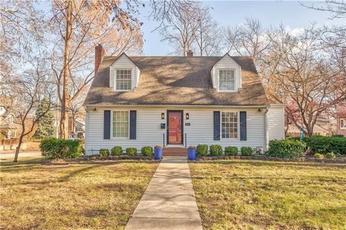 6203 Morningside Dr, Kansas City, MO, 64113-2230 | Card Image