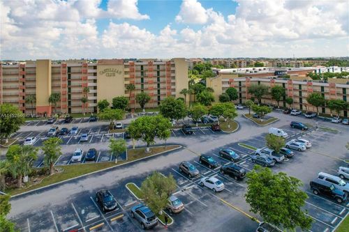 d205-9405 W Flagler Street, Miami, FL, 33174 | Card Image