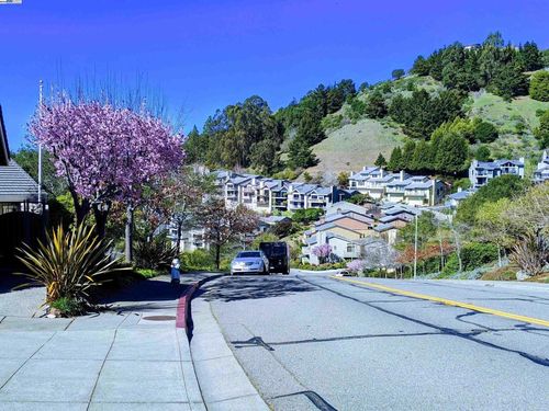 37 Binnacle Hl, Oakland, CA, 94618-2309 | Card Image