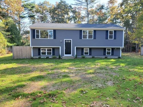 9 Rickard St, Carver, MA, 02330-1117 | Card Image