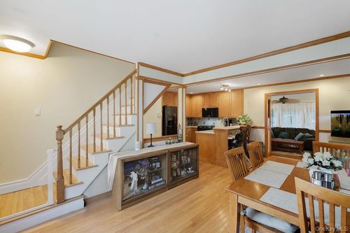 5 Liberty St, Hampton Bays, NY, 11946-3014 | Card Image