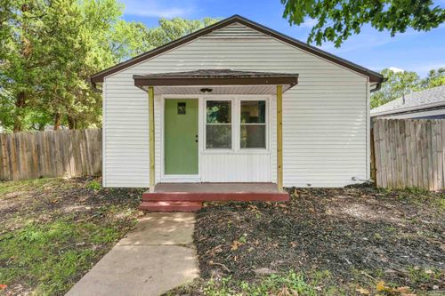 2116 Blaker Dr, Manhattan, KS, 66502-4717 | Card Image