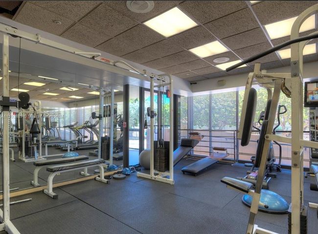APT-1409 - 2555 Collins Ave, Condo with 2 bedrooms, 2 bathrooms and null parking in Miami Beach FL | Image 44