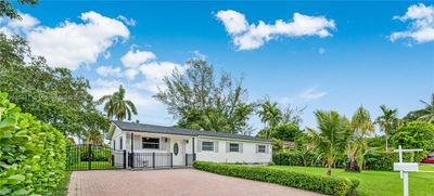 6255 Sw 62nd Ct, House other with 3 bedrooms, 2 bathrooms and null parking in South Miami FL | Image 1