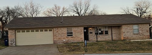 1106 Gifford Dr, Granbury, TX, 76048-2318 | Card Image