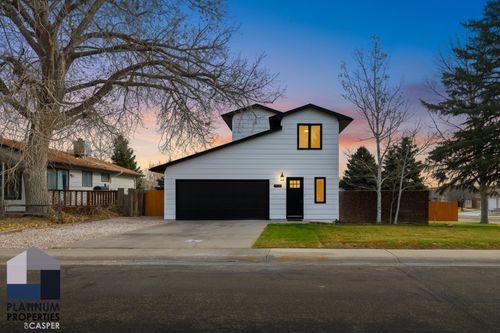 1421 Newport, Casper, WY, 82609-3705 | Card Image