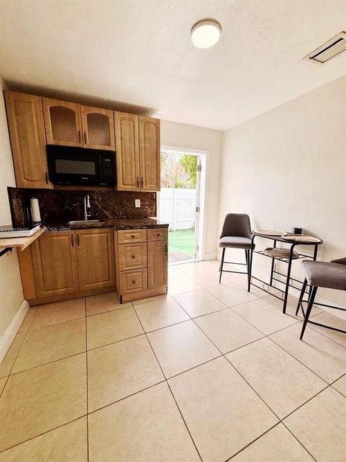 a-6870 Sw 5th Ct, Pembroke Pines, FL, 33023-1122 | Card Image