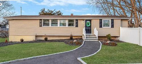 37 Buckskin Ln, Selden, NY, 11784-1304 | Card Image