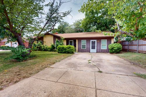 6704 Rustic Dr, Forest Hill, TX, 76140-1340 | Card Image