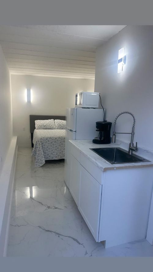 a-340 N 70th Terrace, Hollywood, FL, 33024 | Card Image