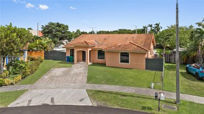 15715 Sw 50th Ter, House other with 4 bedrooms, 2 bathrooms and null parking in Miami FL | Image 2