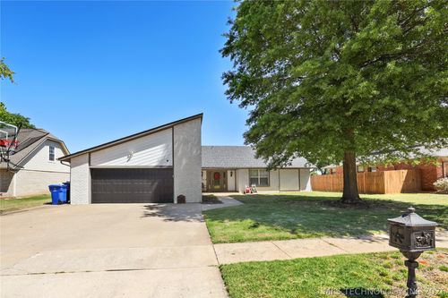 800 Albuquerque St, Broken Arrow, OK, 74011-6001 | Card Image