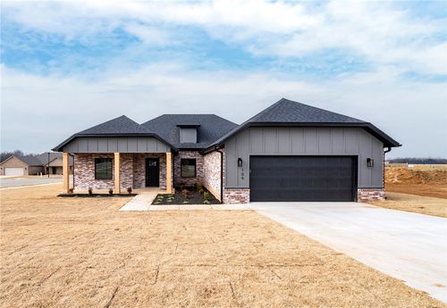 109 N Panther Ave, Farmington, AR, 72730-4038 | Card Image