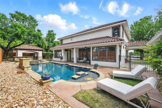 You don't have to leave home to enjoy a resort styled get-a-way! | Image 33