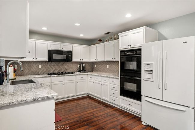 Double Oven in Kitchen with Cooktop | Image 12