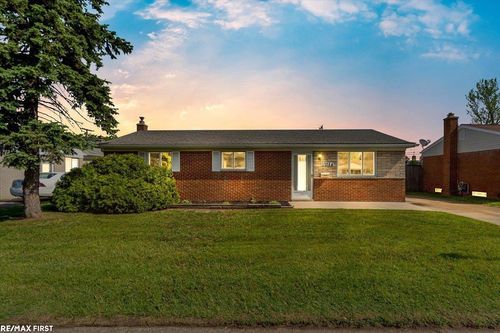 17523 Moors, Fraser, MI, 48026-4318 | Card Image
