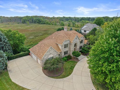 19475 Summerhill Ln, Brookfield, WI, 53045-5122 | Card Image