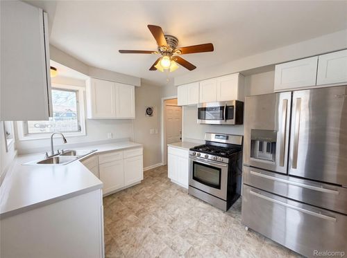 1166 Zephyr St, Ypsilanti, MI, 48198-6296 | Card Image