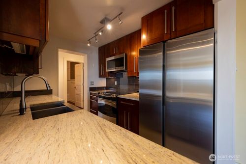 301-7 Highland Dr, Seattle, WA, 98109-3215 | Card Image