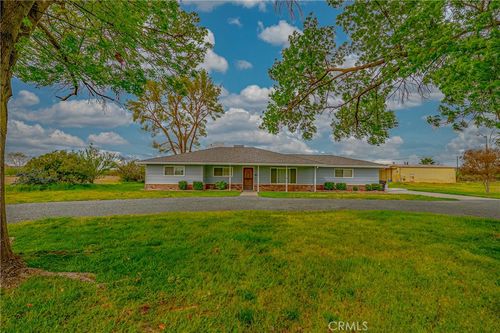8170 Fruitland Ave, Winton, CA, 95388-9412 | Card Image